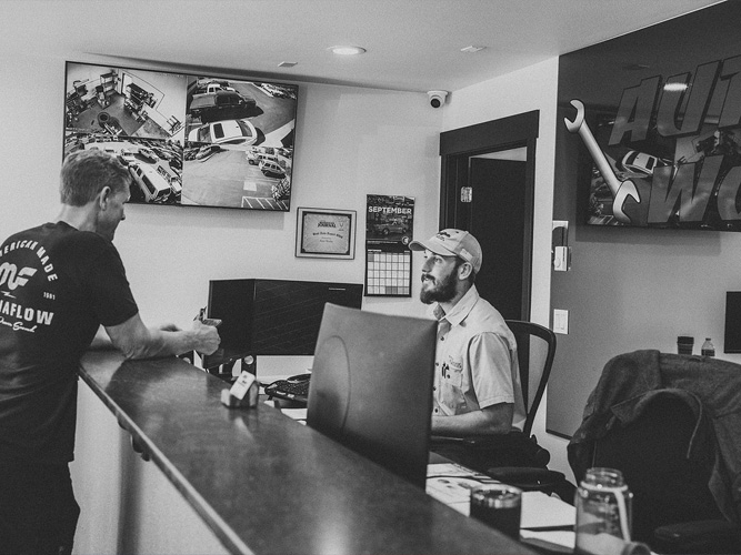 AutoWorks Receptionist Desk